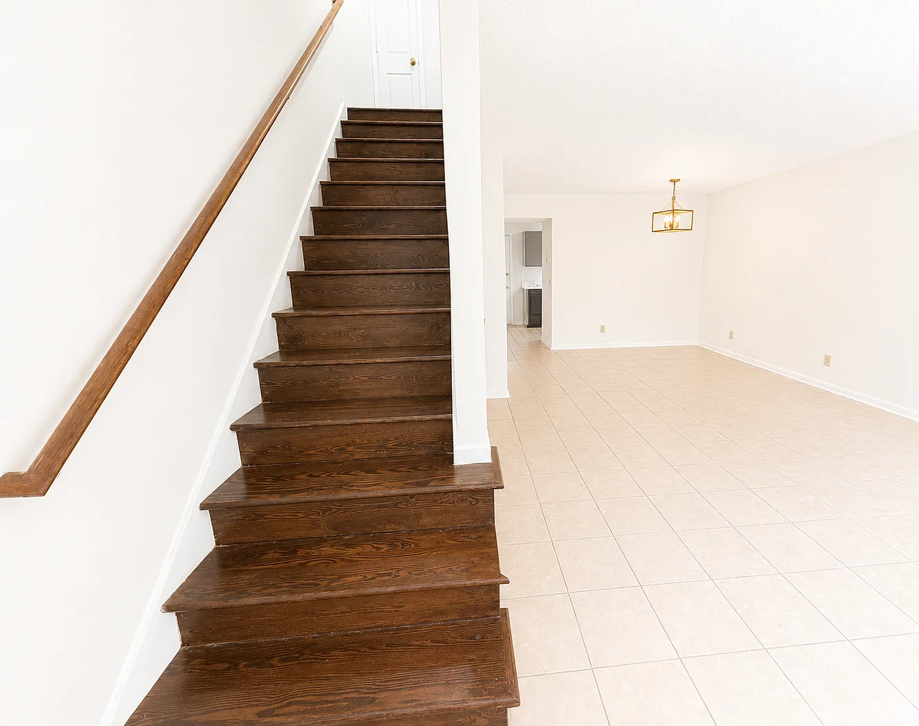 2 bed, 2.5 bath, 1200 sqft, $1,600 — Photo 2