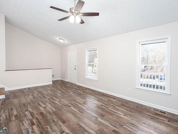 5th image of 290 Mill Pointe Trl