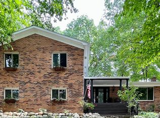 2777 Jennifer Dr, Brighton, MI