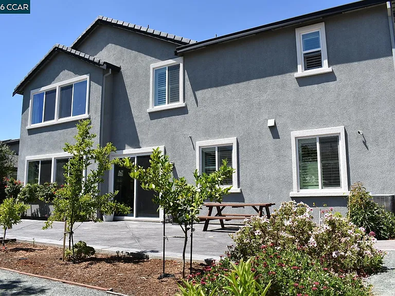 582 Mandevilla Dr — Photo 38