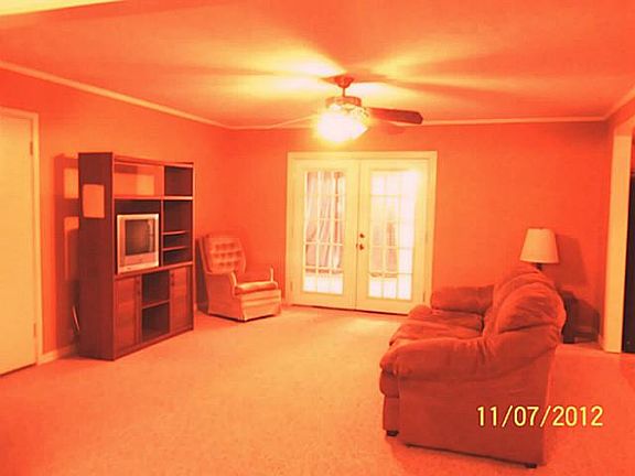 3rd image of 1916 Charleston Dr