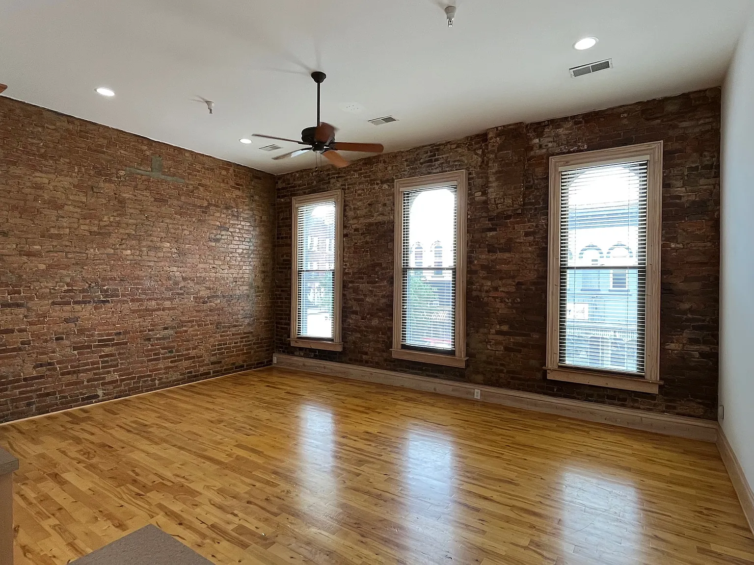 1 bed, 1000 sqft, $1,450 — Photo 4