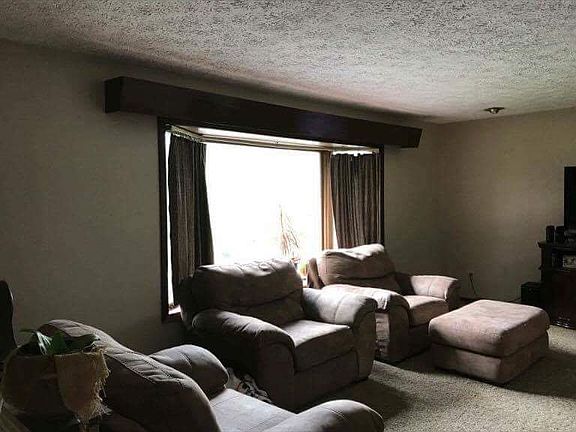 3rd image of 207 Seemont Dr