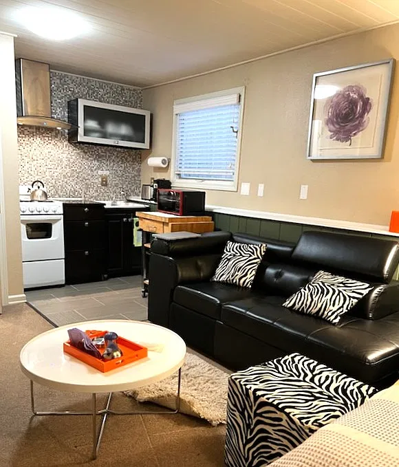 Studio, 2800 sqft, $1,200 — Photo 2