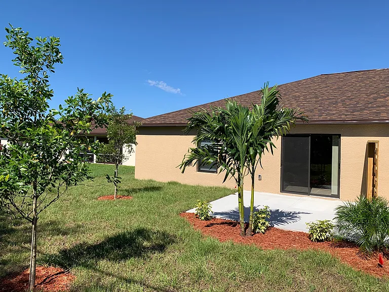 3827 SW 8th Ct — Photo 20
