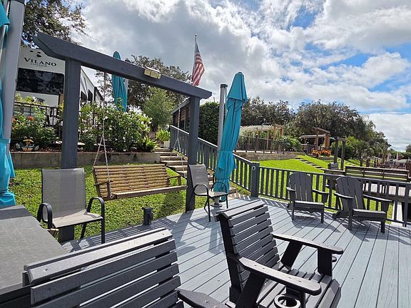 5th image of 565 WATERWAY DRIVE