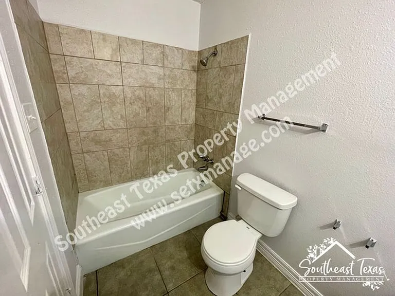 5108 10th St — Photo 9