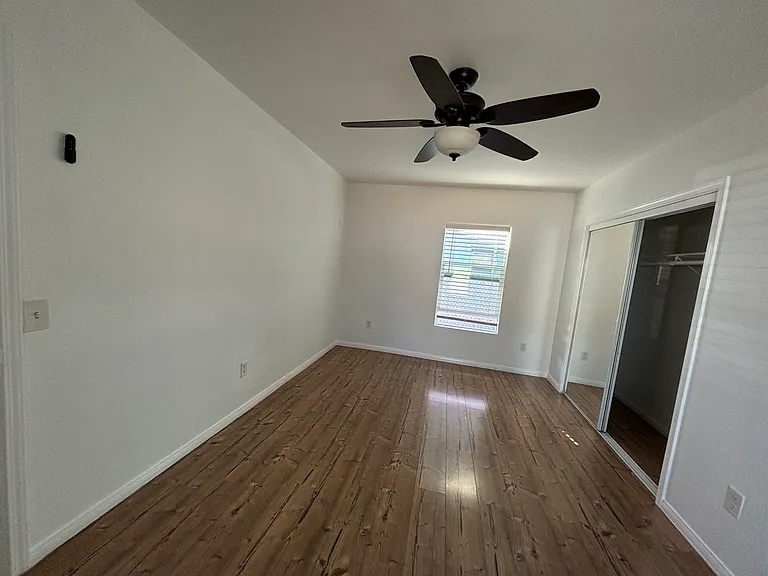 410 E 4th St #101 — Photo 6