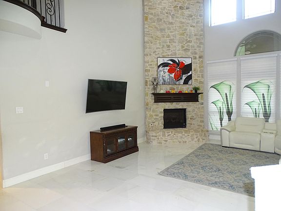 4th image of 14071 Penrose Ave