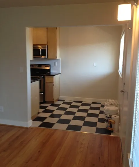 Lombardy Apartments — Photo 34