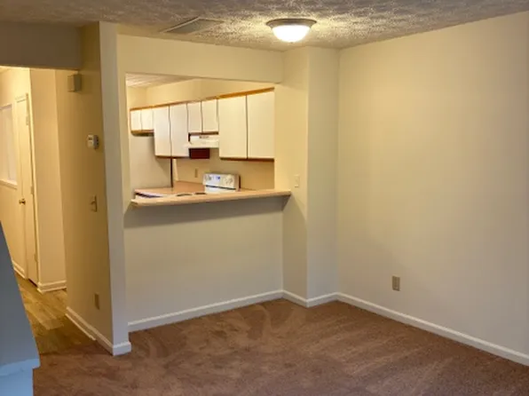 1504 Creekwalk Ln, Oakwood, GA 30566