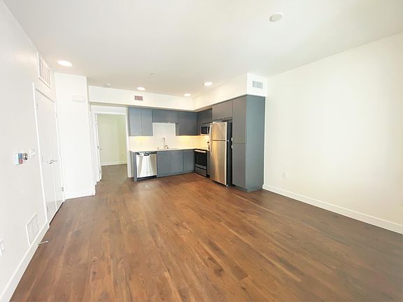 3rd image of 2000 El Cajon Blvd #209