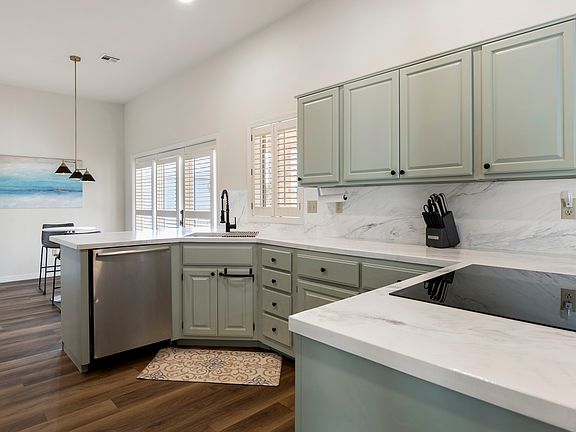 3rd image of 57 Dogwood Dr