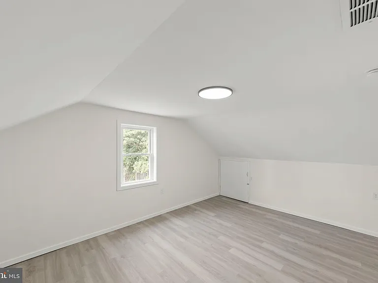 2141 Valley Ave — Photo 26
