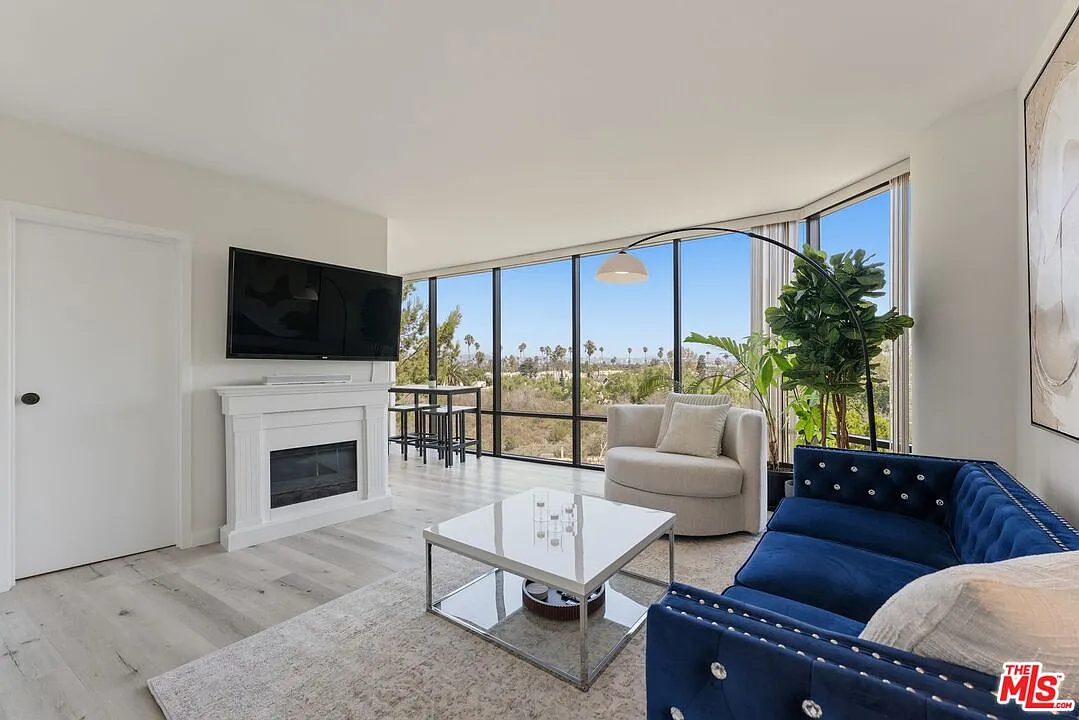 1 bed, 1.0 bath, 708 sqft, $4,250 — Photo 3