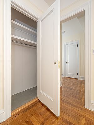 5th image of 910 W End Ave #11E
