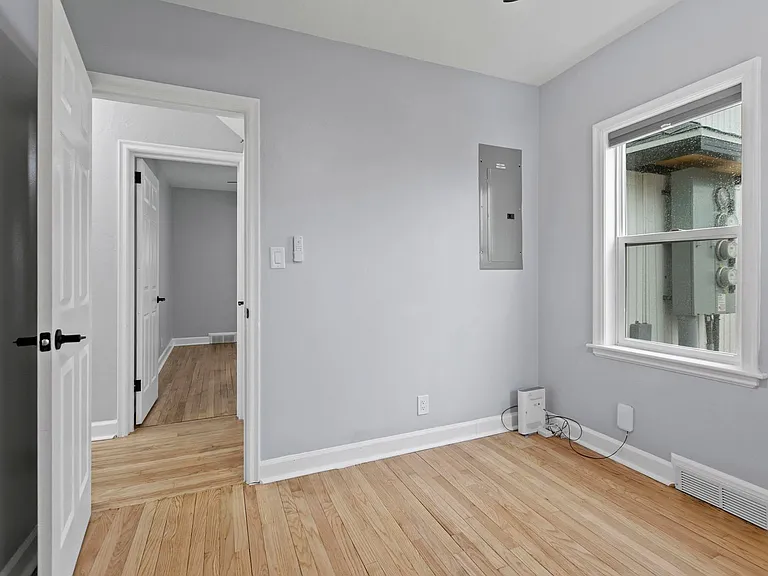 3210 S 48th St — Photo 9