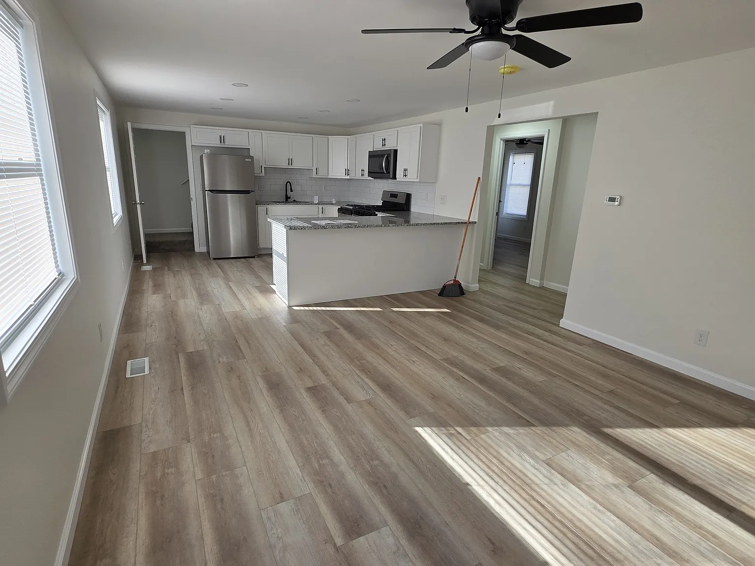 3 bed, 2.5 bath, 1495 sqft, $1,795 — Photo 3