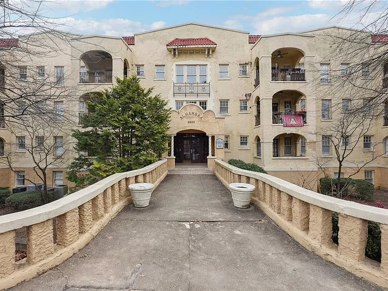2855 Peachtree Rd NE #101 — Photo 1