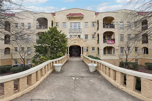 2855 Peachtree Rd NE #101 Photo 1