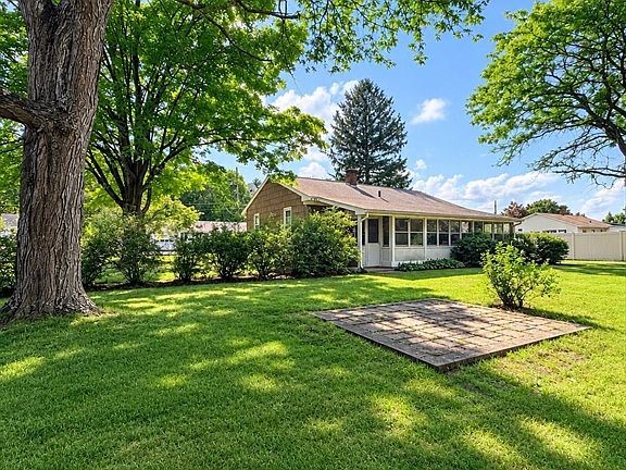 5th image of 37 Mount View Dr
