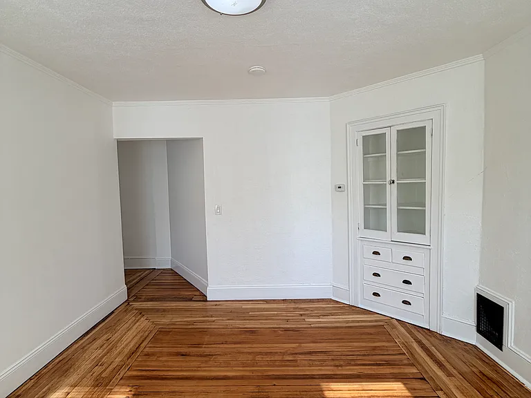 49 Henry St #3 — Photo 11