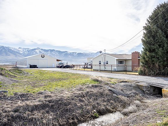 3rd image of 1981 S Main St