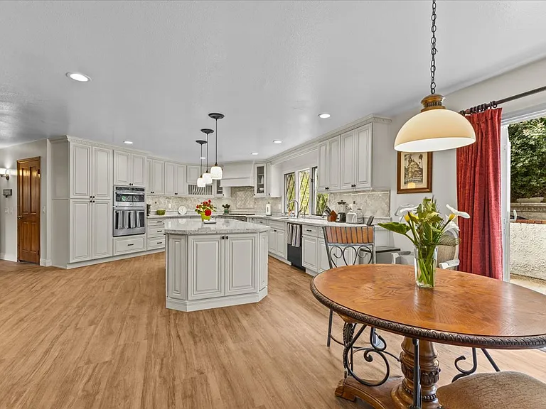 2705 Clear Creek Ln — Photo 12