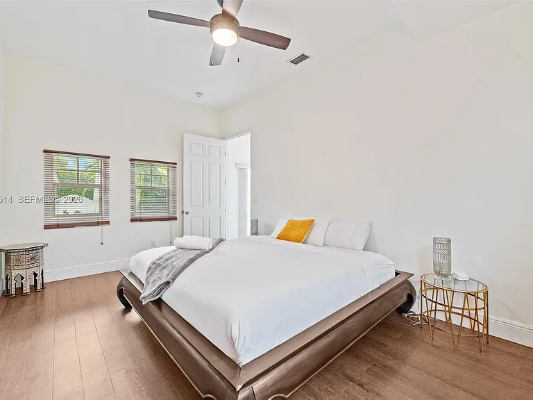 2501 Pine Tree Dr — Photo 18