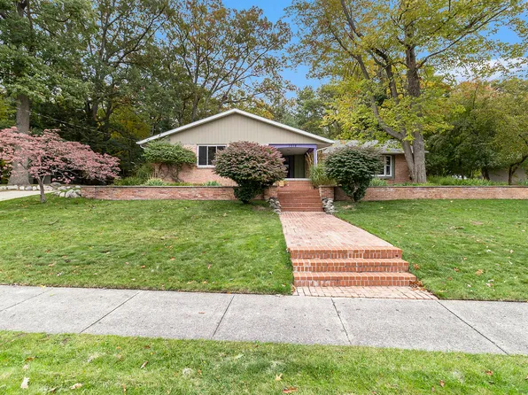 1016 N Sherman St, Ludington, MI 49431