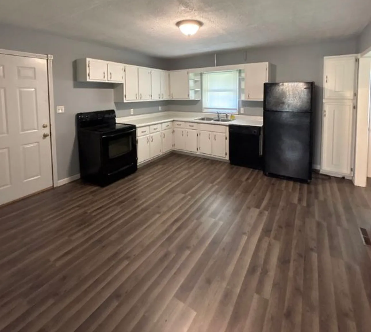 3 bed, 1316 sqft, $1,700 — Photo 4
