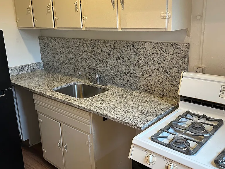 852 E Exchange St #7 — Photo 11