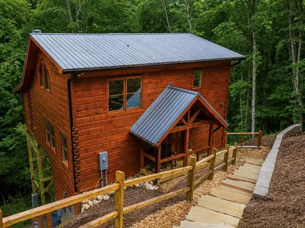 138 Rhondas Way, Ellijay, GA 30540