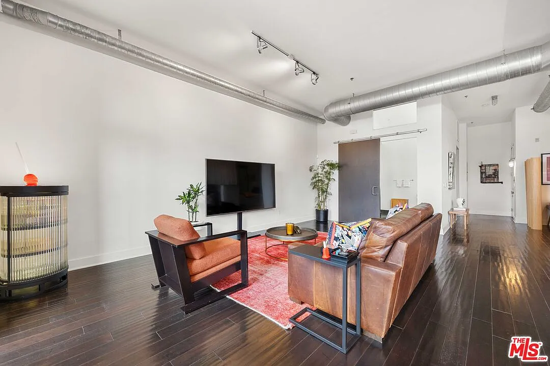Studio, 2.0 bath, 1200 sqft, $4,200 — Photo 3