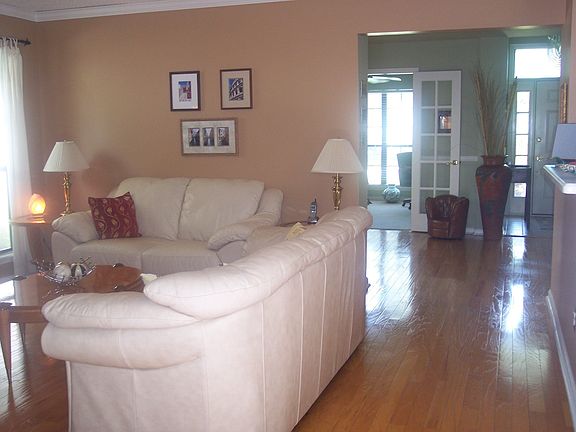 Living Room to front