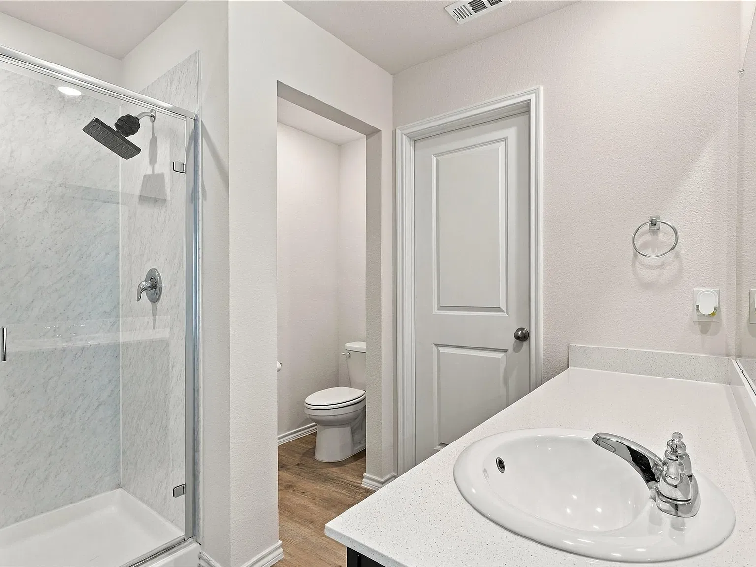 3 bed, 1294 sqft, $1,950 — Photo 4