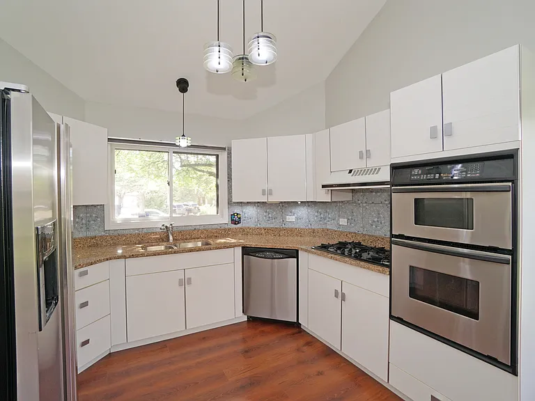 229 Willow Pkwy — Photo 9