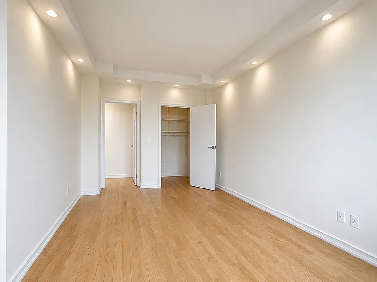 45 Oceana Dr E #6D — Photo 9