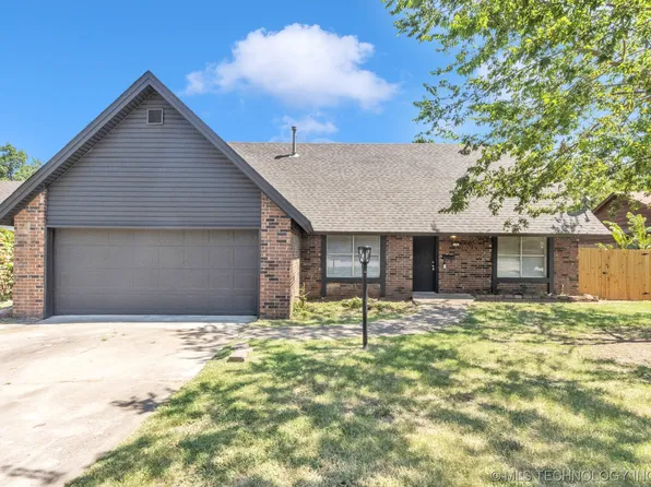 3103 S Skylane Dr W, Sand Springs, OK 74063