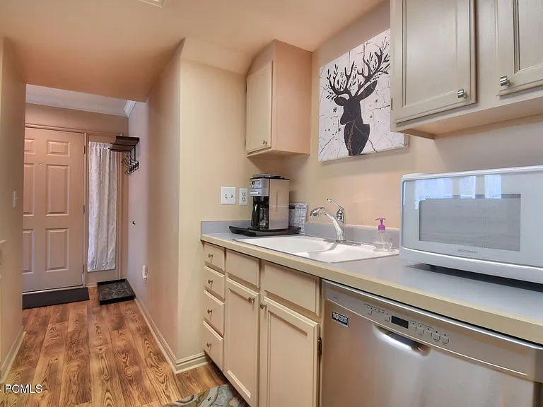 1402 Empire Ave #2A — Photo 16