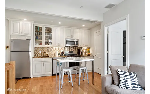 Sold by Douglas Elliman | media 19