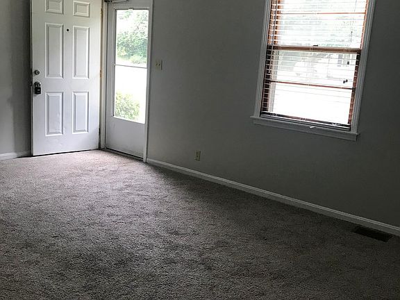 3rd image of 1662 Vista Ln #B
