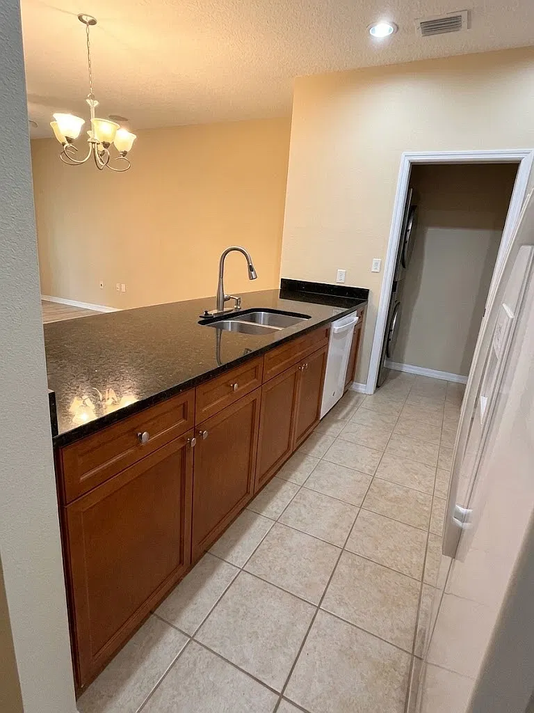 3 bed, 2.5 bath, 1436 sqft, $2,600 — Photo 3