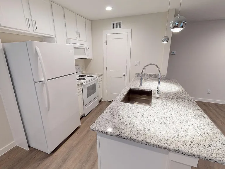 Mosswood Apartments — Photo 8