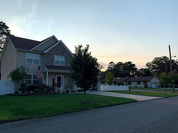 4th image of 913 Beechmont St