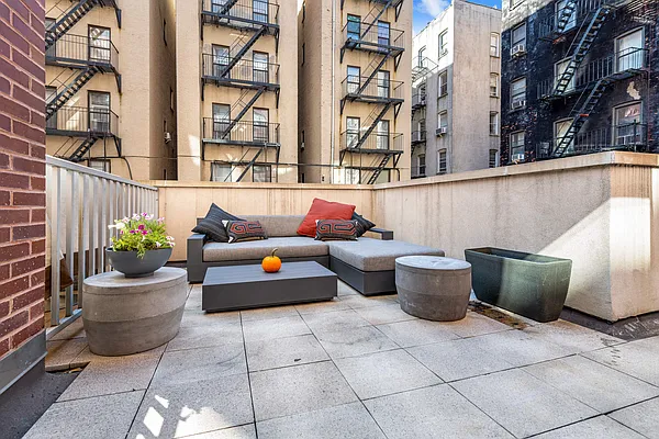 Sold by Compass | media 2