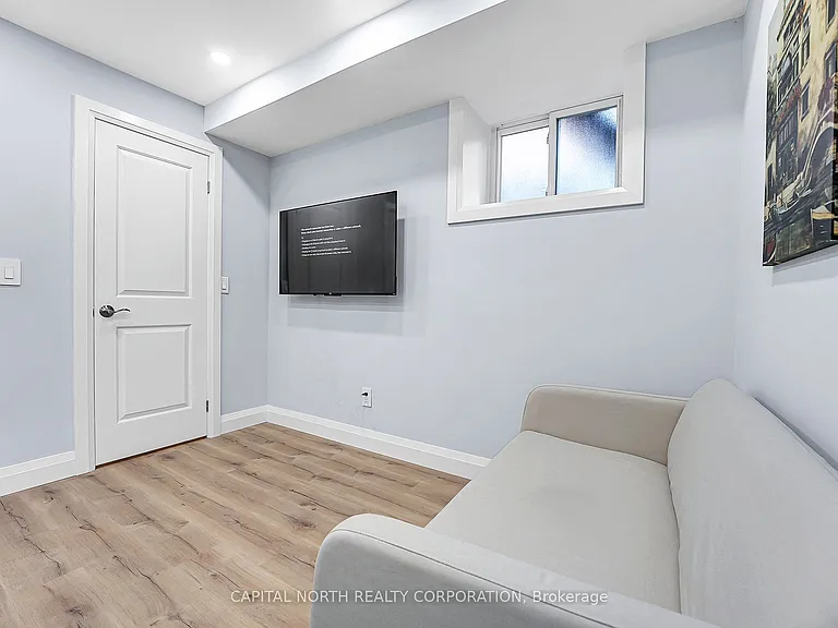 556 King St E #3 — Photo 17