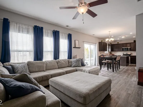 7148 N Chelmsford Dr, McCordsville, IN 46055