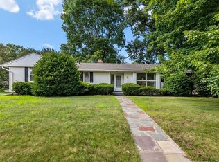 10 Vanguard Ln, Longmeadow, MA 01106