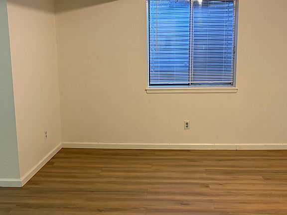 5th image of 19555 Mitchell Dr